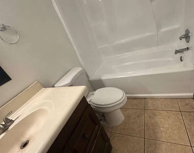 2684 N 43rd Avenue - Photo Thumbnail 3