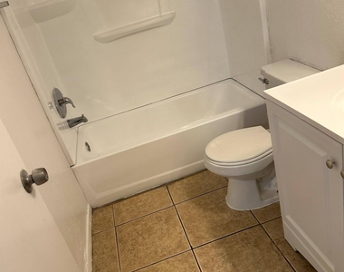 2684 N 43rd Avenue - Photo Thumbnail 7