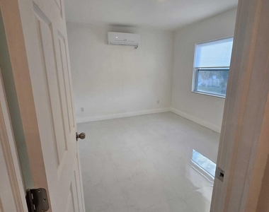 206 Ne 13th Street - Photo Thumbnail 4