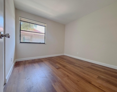 4165 Nw 114th Terrace - Photo Thumbnail 7