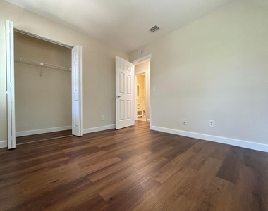 4165 Nw 114th Terrace - Photo Thumbnail 14