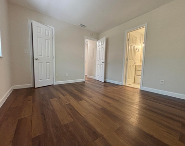 4165 Nw 114th Terrace - Photo Thumbnail 9