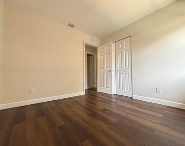 4165 Nw 114th Terrace - Photo Thumbnail 8