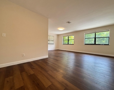 4165 Nw 114th Terrace - Photo Thumbnail 1