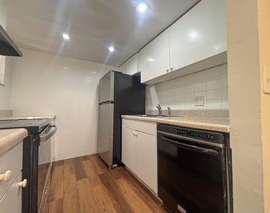 4165 Nw 114th Terrace - Photo Thumbnail 3