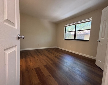 4165 Nw 114th Terrace - Photo Thumbnail 11