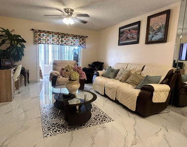 300 Ne 26th Avenue - Photo Thumbnail 3