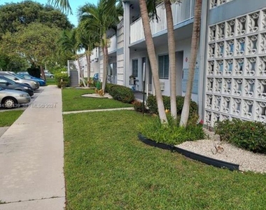 2000 Ne 51st Court - Photo Thumbnail 13