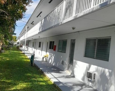2000 Ne 51st Court - Photo Thumbnail 12