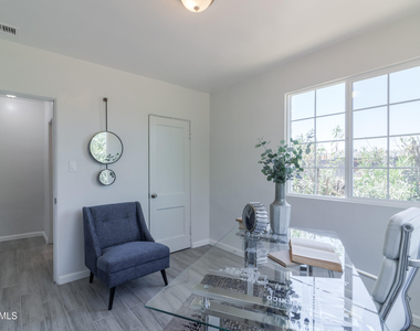 1649 E Oak Street - Photo Thumbnail 8