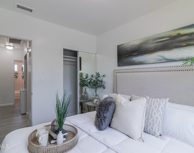 1649 E Oak Street - Photo Thumbnail 1