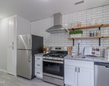 1649 E Oak Street - Photo Thumbnail 4