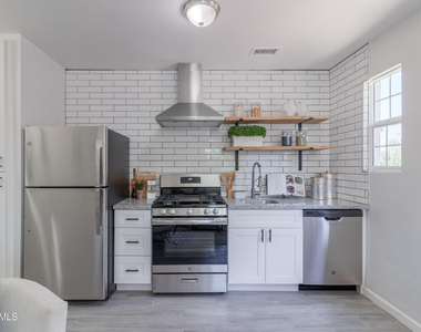 1649 E Oak Street - Photo Thumbnail 3