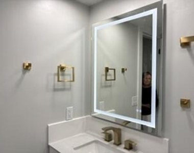 700 S Hollybrook Drive - Photo Thumbnail 5