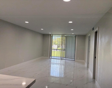 700 S Hollybrook Drive - Photo Thumbnail 3