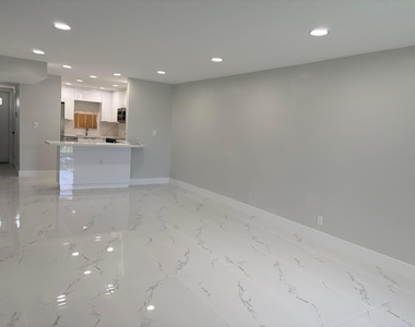 700 S Hollybrook Drive - Photo Thumbnail 2