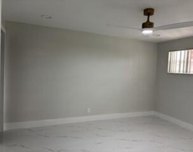 700 S Hollybrook Drive - Photo Thumbnail 4
