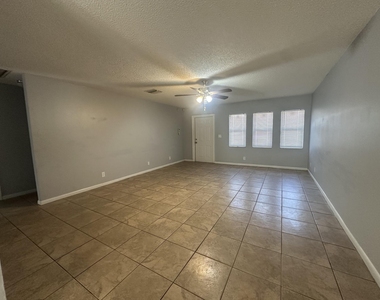 641 W 9th Street - Photo Thumbnail 2