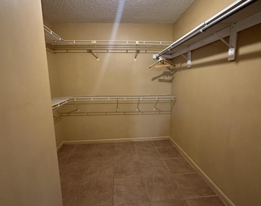 641 W 9th Street - Photo Thumbnail 9