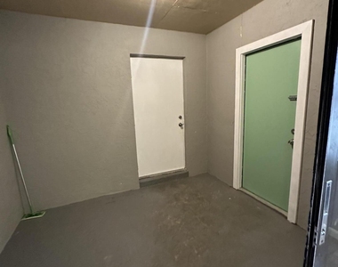 641 W 9th Street - Photo Thumbnail 14