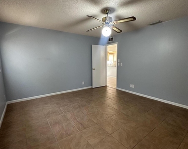 641 W 9th Street - Photo Thumbnail 7
