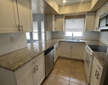 641 W 9th Street - Photo Thumbnail 5