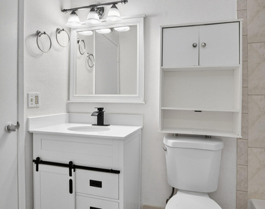 9919 Nob Hill Court - Photo Thumbnail 5