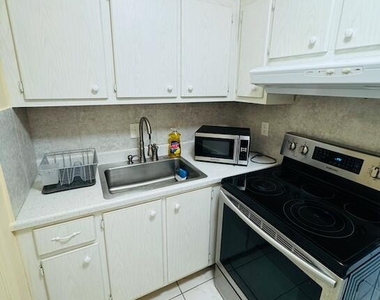 1851 Ne 62nd Street - Photo Thumbnail 8