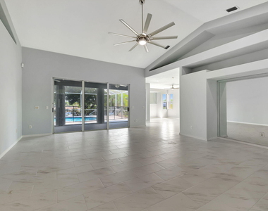 2704 Se Eagle Drive - Photo Thumbnail 11