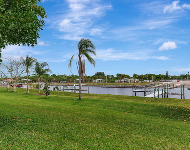 2704 Se Eagle Drive - Photo Thumbnail 2