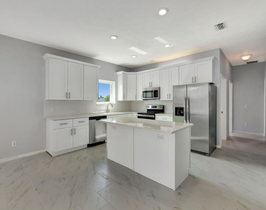 2704 Se Eagle Drive - Photo Thumbnail 19