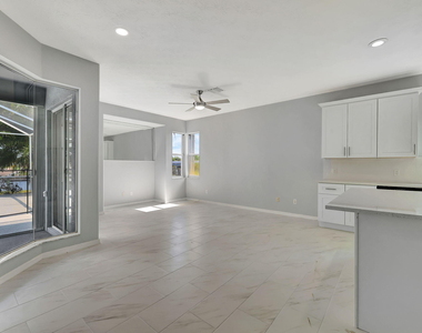 2704 Se Eagle Drive - Photo Thumbnail 15
