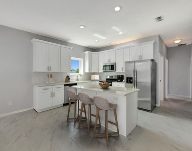 2704 Se Eagle Drive - Photo Thumbnail 7