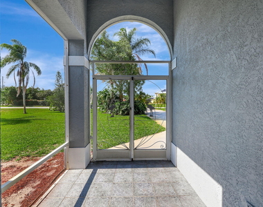 2704 Se Eagle Drive - Photo Thumbnail 9