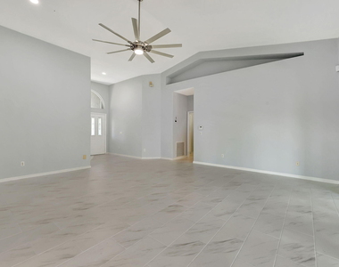 2704 Se Eagle Drive - Photo Thumbnail 12