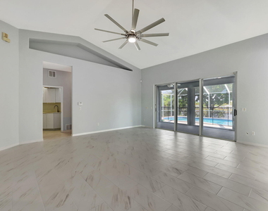 2704 Se Eagle Drive - Photo Thumbnail 14
