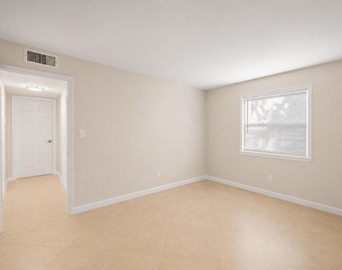 4528 Sw 54th Street - Photo Thumbnail 8