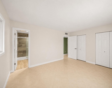 4528 Sw 54th Street - Photo Thumbnail 5