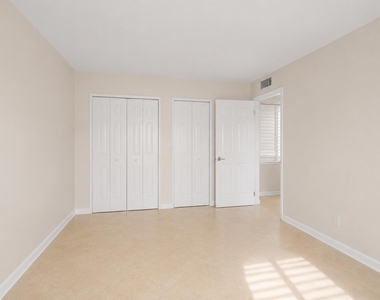 4528 Sw 54th Street - Photo Thumbnail 9