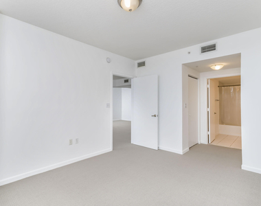 18800 Ne 29th Avenue - Photo Thumbnail 12