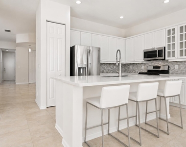 207 Isle Verde Way - Photo Thumbnail 19