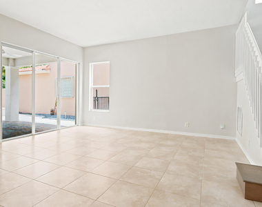 207 Isle Verde Way - Photo Thumbnail 8