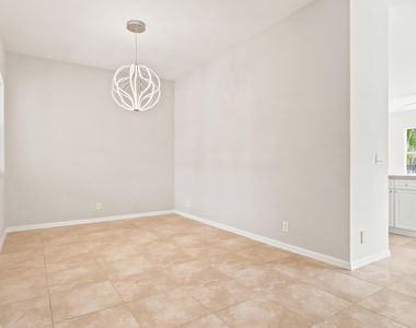 207 Isle Verde Way - Photo Thumbnail 14