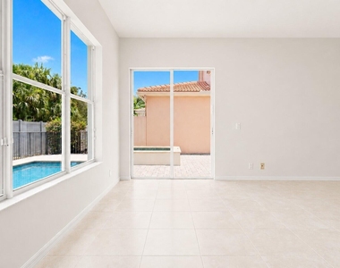 207 Isle Verde Way - Photo Thumbnail 30