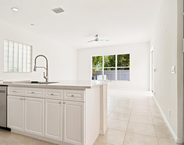 207 Isle Verde Way - Photo Thumbnail 21