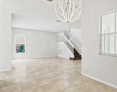 207 Isle Verde Way - Photo Thumbnail 15