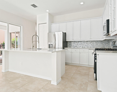 207 Isle Verde Way - Photo Thumbnail 24