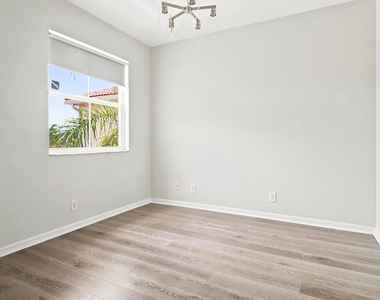 207 Isle Verde Way - Photo Thumbnail 53