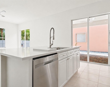 207 Isle Verde Way - Photo Thumbnail 25