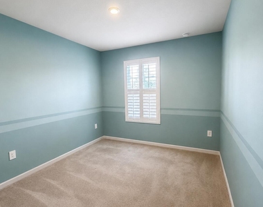 812 Persimmon Place - Photo Thumbnail 9